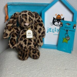 Jellycat Exclusive Cobblehop Bashful Bunny/BNWT. Comes w/ keychain & displaybox